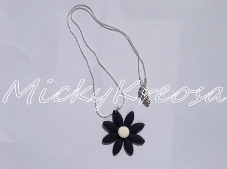 Collana con fiore nero e bianco!